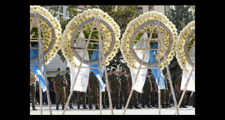 Σε κλίμα οδύνης ολοκληρώθηκαν οι κηδείες των τριών στρατιωτών